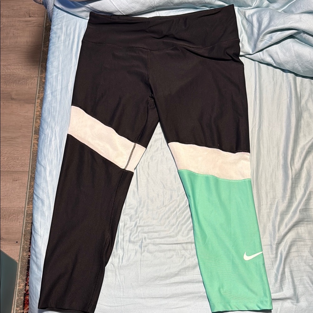 Nike Black and Mint Colorblock Leggings with Mesh